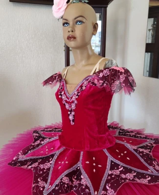 Stage costume F 0537