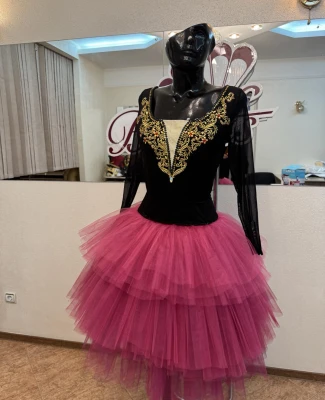 Doamna la bal F 0200B(2557)