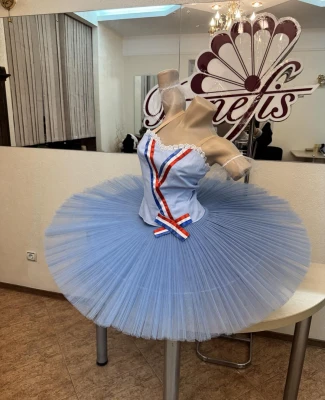 The Flame of Paris F 0063(5031)