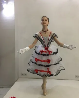 Spaniolă papusa F 0473