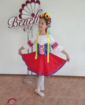  Ukrainian national costume women J 0339