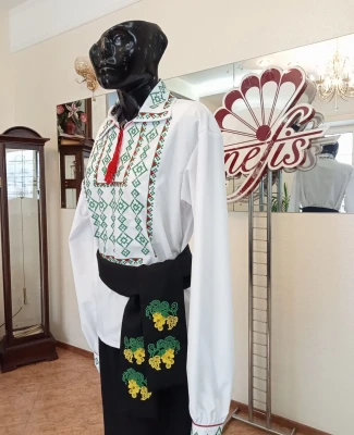 National moldavian shirt J 0398