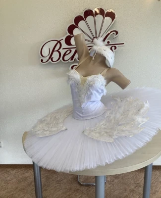 Soloist s costume (the dance of the small swans) P 0103(2336)