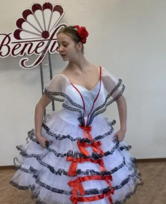 Spaniolă papusa F 0473A