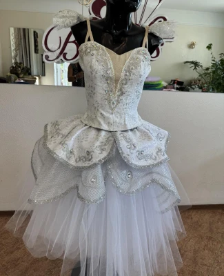 Cinderella at the ball F 0107(3086)