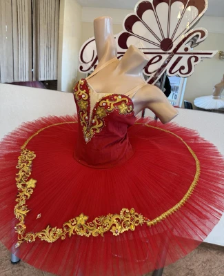 Stage costume F 0029