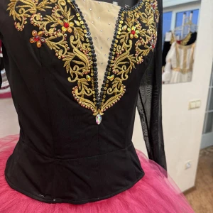 Doamna la bal F 0200B - image 6