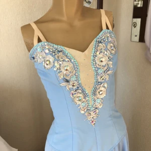 Лирический женский костюм F 0097 - image 11