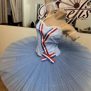 The Flame of Paris F 0063(5031) - image 4