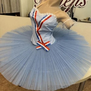 The Flame of Paris F 0063(5031) - image 3