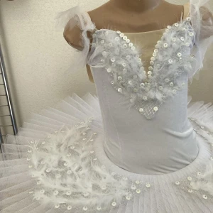 Costum de balet Lebada P 0124 - image 9