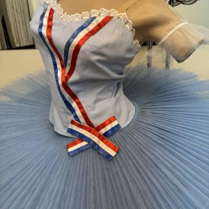 The Flame of Paris F 0063(5031) - image 5