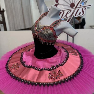 Soloist s costume P 1304 - image 31