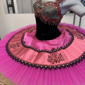 Soloist s costume P 1304 - image 33