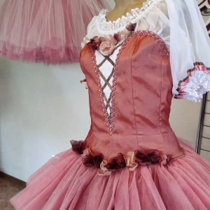 Peasant costume -pas de deux 1 act P 0506D - image 3