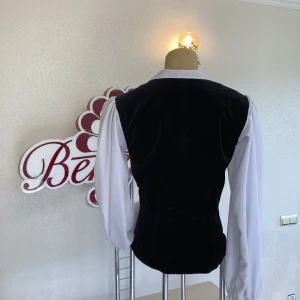 Costum p/u solist P 0601(2360) - image 6