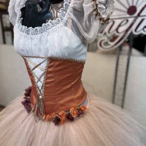 Peasant costume -pas de deux 1 act P 0506A(5016) - image 5