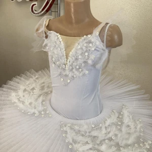 Costum de balet Lebada P 0124 - image 5