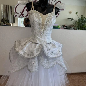 Cinderella at the ball F 0107(3086) - image 2