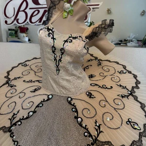 Ballet costume P 1338 - image 2