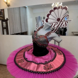 Soloist s costume P 1304 - image 32