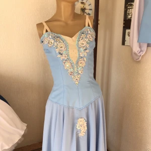 Лирический женский костюм F 0097 - image 15