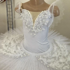 Costum de balet Lebada P 0124 - image 7