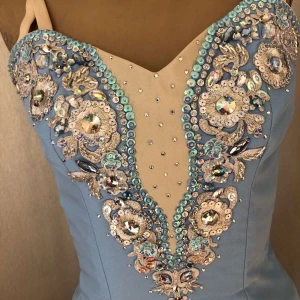 Лирический женский костюм F 0097 - image 9